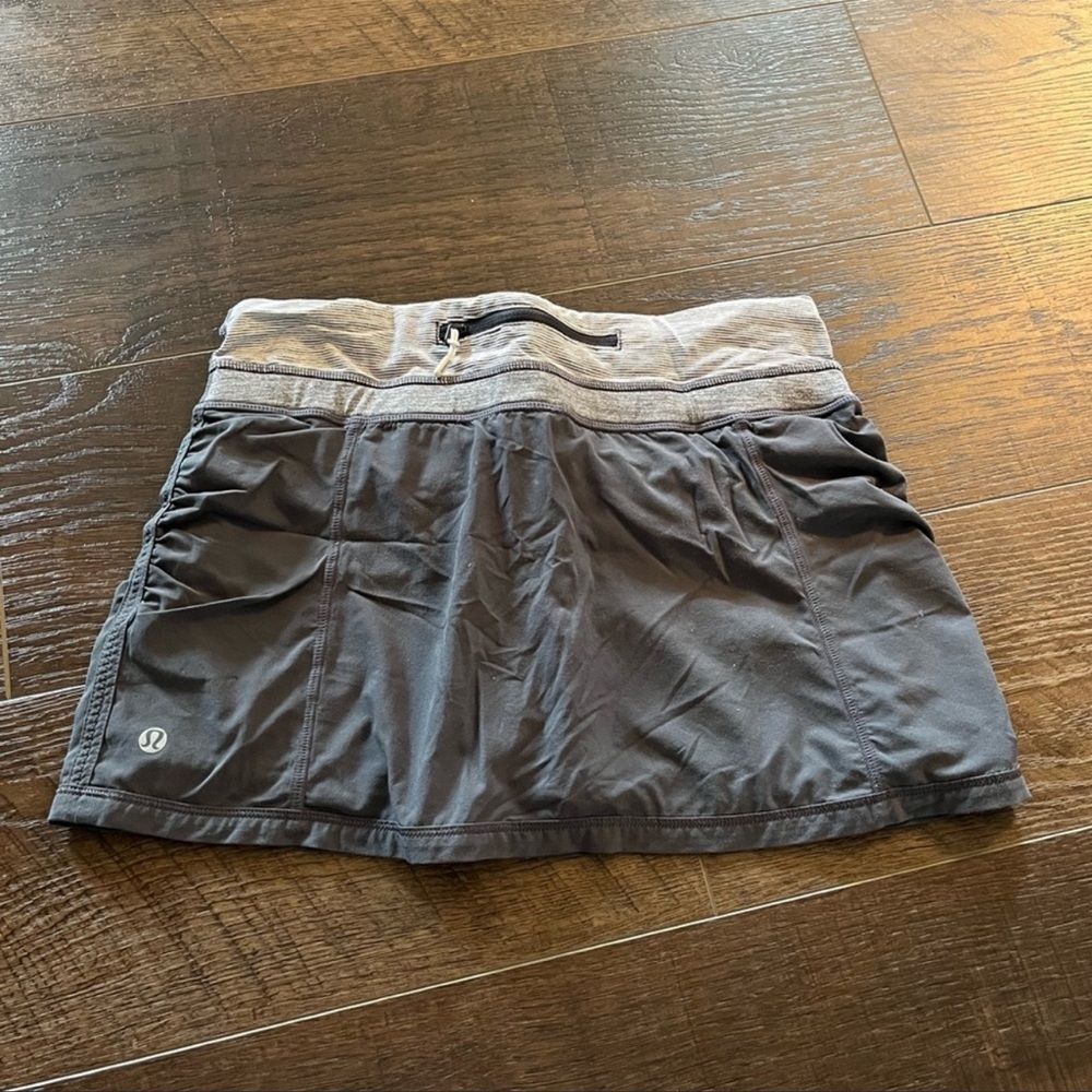 Lululemon mini skirt size 4